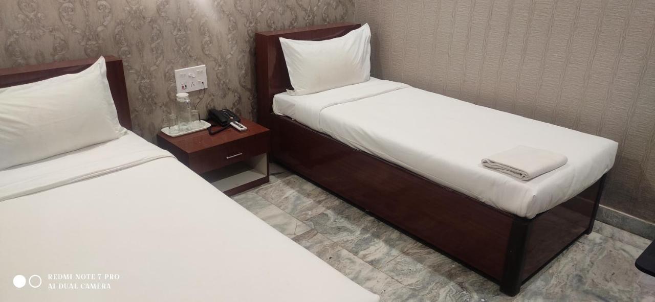Hotel Park Victoria Калькутта Экстерьер фото